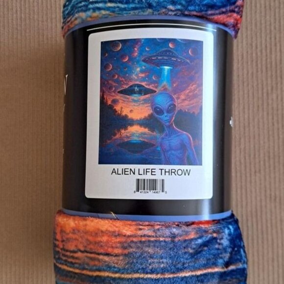 Alien Life Thick Plush Throw Blanket Spaceship UFO Ship Aliens Gift Encounter - Picture 7 of 8